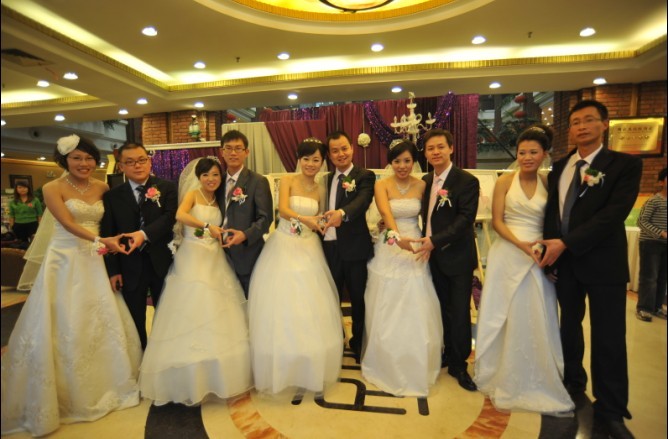 2010年度武大綠洲首屆集體婚禮圓滿